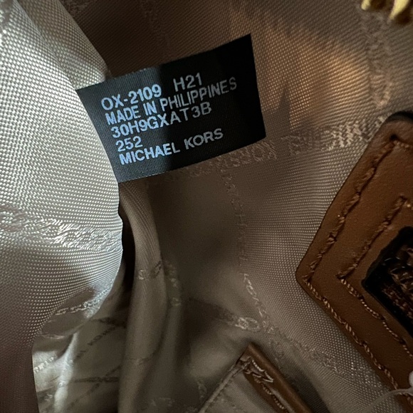 Michael Kors Aria Large Brown Acorn Signature Tote Shoulder Handbag  NWT - Picture 9 of 14